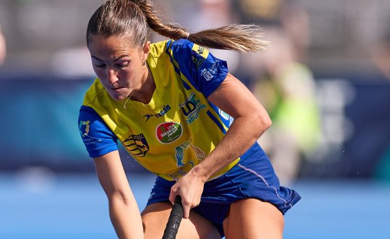 Jugadora de la UD Taburiente durante el partido ante el Club Deportivo Terrassa en División de Honor femenina.